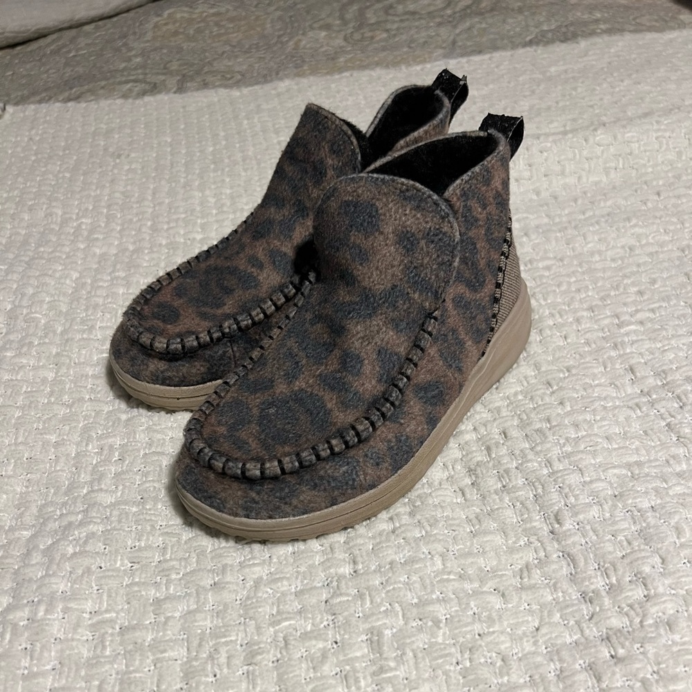 Hey Dudes size 6